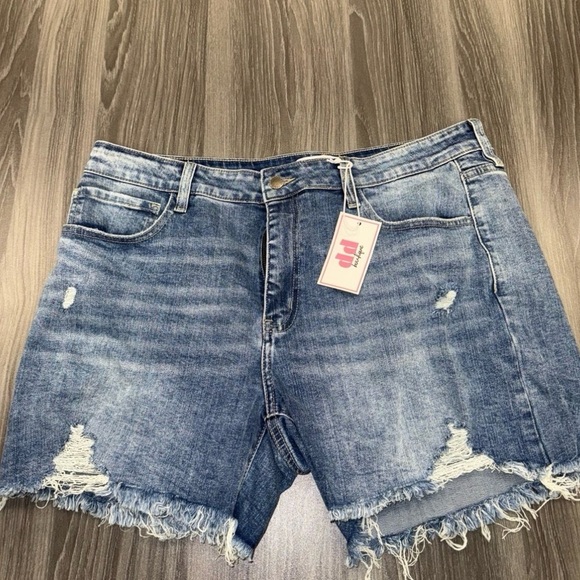 Discount Divas Bayside Beauty Demin Jeans Shorts Size 1X Distressed Medium Wash - Picture 11 of 12